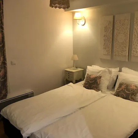 Petit Trianon-etoile Paris